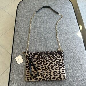 Leopard clutch with detachable shoulder chain.